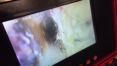 싱크대 관로 내부에서 관찰한 찌꺼기 화면