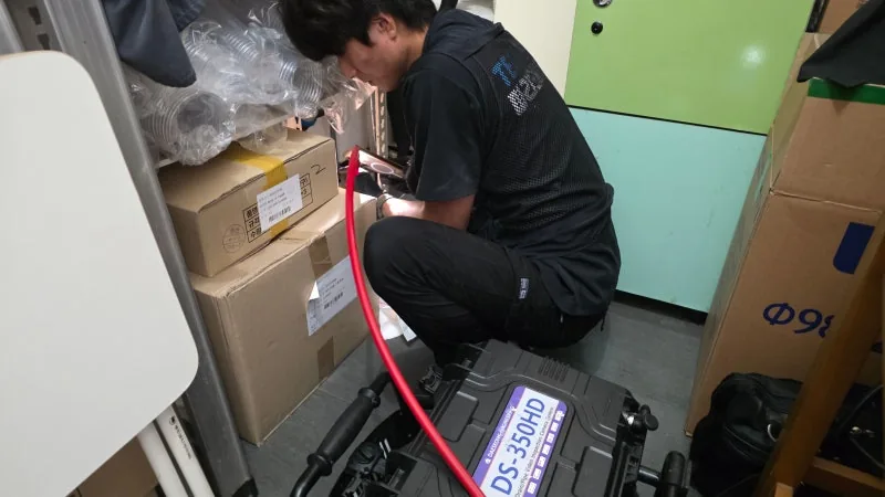 석션과 샤프트 장비로 카페 가지관의 이물을 정리하는 과정